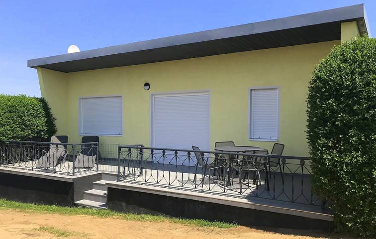 Bungalow für 4 Personen, mit Terrasse und Garten in Boltenhagen - 2