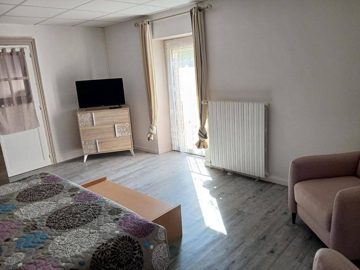 Appartement entier, Duplex tout confort in Évaux-les-Bains, Région d'Aubussargues