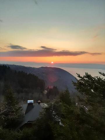 Chalet pour 8 personnes, avec jardin et vue sur le lac ainsi que vue et piscine à Thollon-les-Mémises