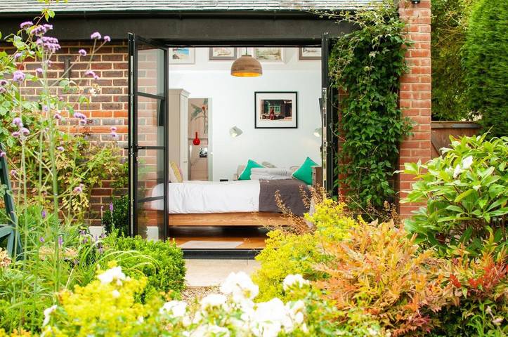Holiday rental for 2 people, with garden and terrace as well as view in Bosham