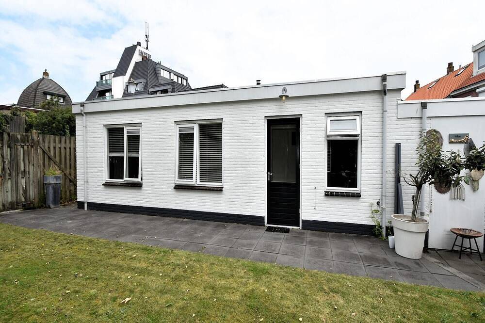 Zonnige oevers van Huisduinen in Den Helder, Nederlandse Noordzeekust