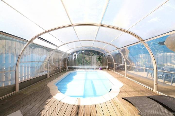Location de vacances pour 18 personnes, avec vue et piscine ainsi que sauna et terrasse, animaux acceptés dans Francorchamps