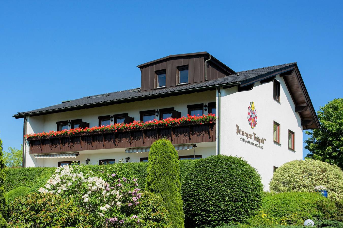 Prinzregent Luitpold Hotel garni - Komfort-Einzelzimmer mit großem Wohnbereich in Bad Steben, Landkreis Hof