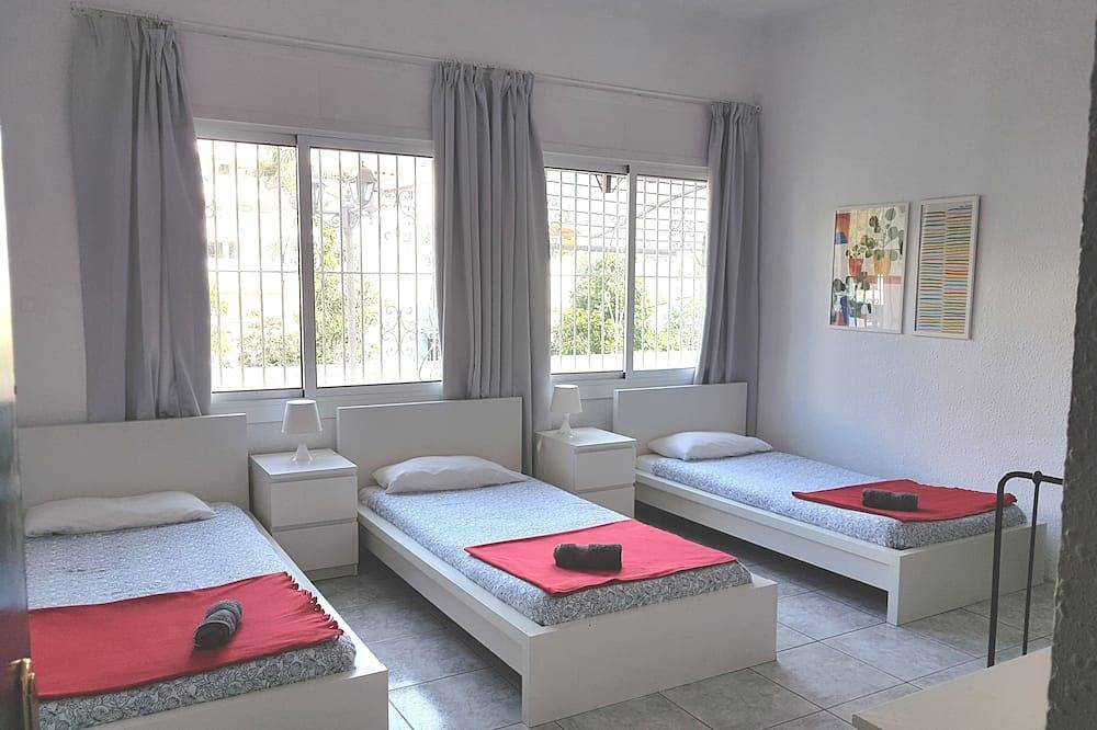 Haus In Der Nähe Vom Strand In Palma De Mallorca Mit Terrasse Und Wifi in Sant Agusti, Palma