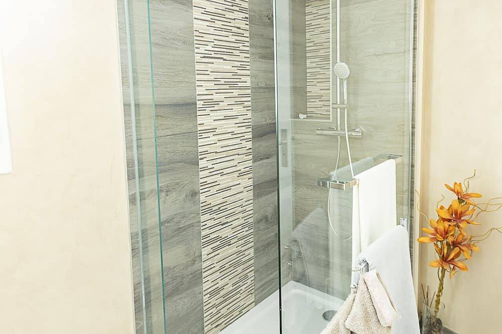 Peaceful haven with jacuzzi 500 metres from the sea in Sausset-les-Pins, Istres region