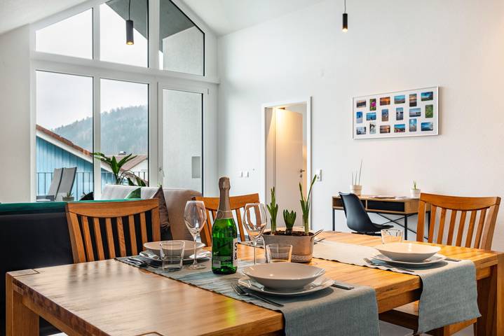 Ganze Wohnung, Ferienwohnung 'Sonne und Mehr' mit Seeblick, privater Terrasse und Wlan in Stockach, Landkreis Konstanz