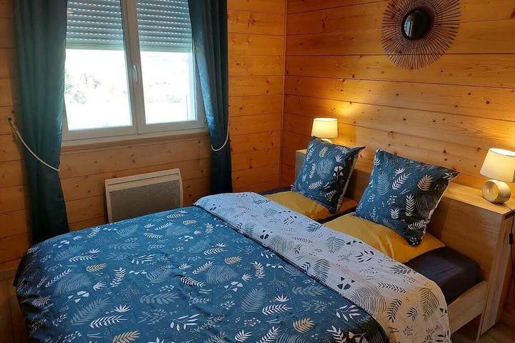 Location de vacances pour 6 personnes, avec terrasse ainsi que jacuzzi et jardin, animaux acceptés à Barésia-sur-l'Ain - 2