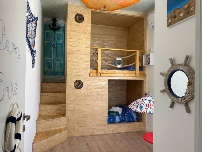 Casa vacanza per 6 persone, con piscina e balcone nonché idromassaggio, adatto a famiglie con bambini a Catania