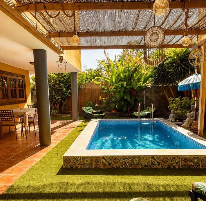 Apartamento para 8 personas, con Balcón y Terraza además de Jardín y Piscina en Los Llanos