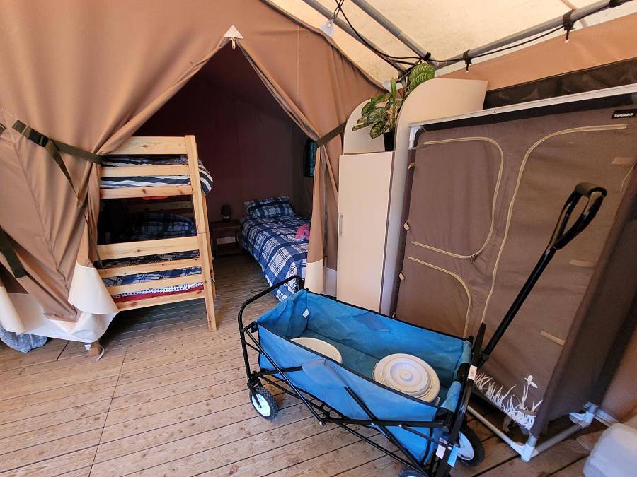 Camping La Castillonderie - Safarizelt 5 personen - Ungewöhnlich - 2-Zimmer Lodge-Zelt - ohne Sanitäranlagen in Thonac, Périgord Noir