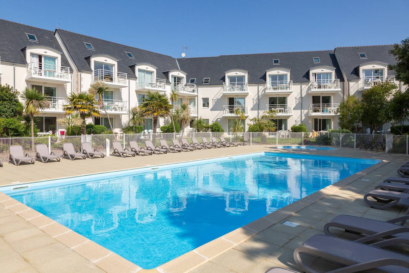 Appartement entier, Appartement 'Beg Meil Centre, 300 M De La Plage' avec piscine partagée, jardin partagé et Wi-Fi in Fouesnant, Côte de Cornouaille