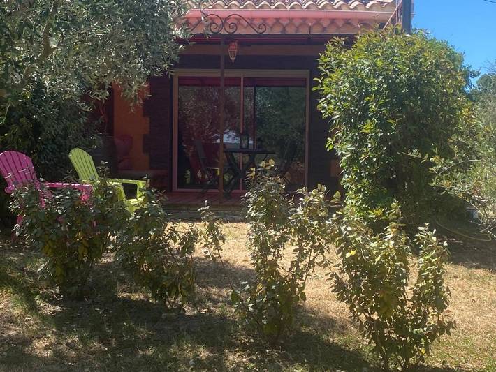 Gîte pour 2 personnes, avec Terrasse ainsi que Piscine et Vue à Gras - 4