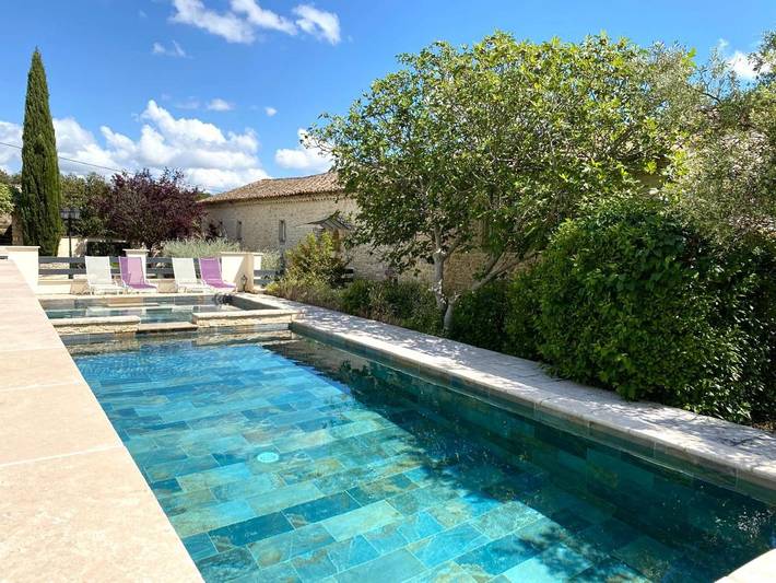 Chambre d’hôte pour 14 personnes, avec Terrasse et Jardin ainsi que Bassin pour enfant et Piscine