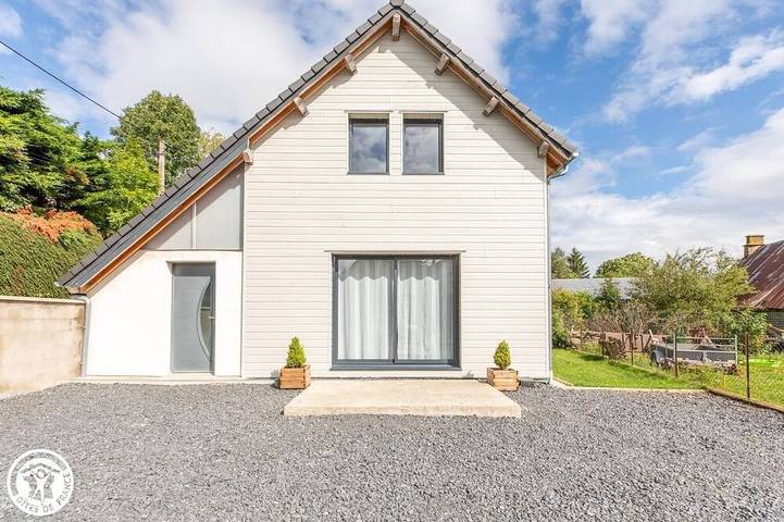Gîte pour 4 personnes, avec jardin et balcon à Besse-et-Saint-Anastaise