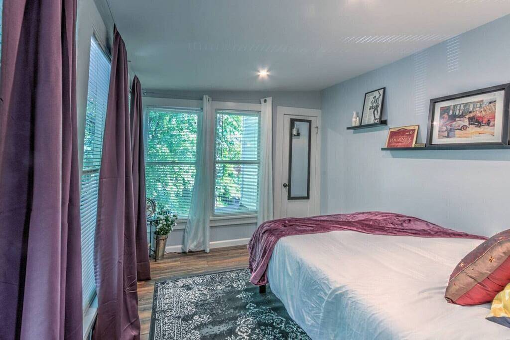 Ganze Wohnung, Historic but Modern with Relaxing Natural Light in Memphis, Tennessee