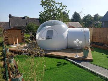 Cottage pour 2 personnes, avec jacuzzi ainsi que jardin et terrasse à Pleugueneuc