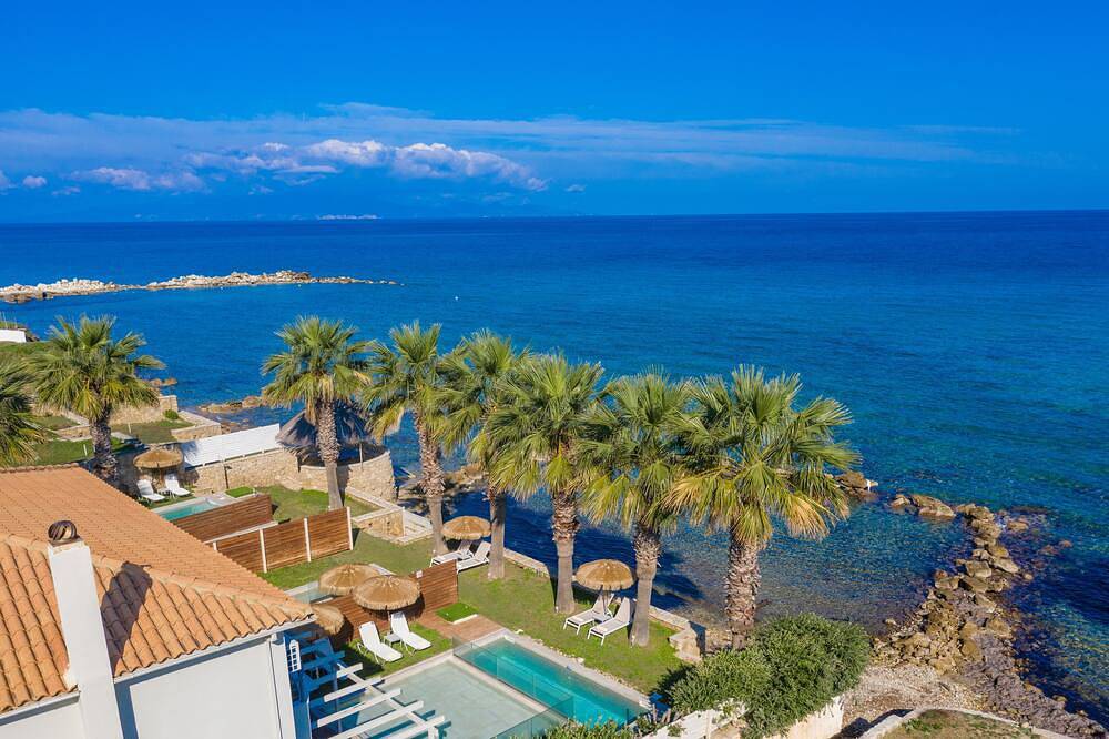 Gaia Deluxe Seafront Villa, with Private Pool & Direct Access to the Beach in Drosia (Zakynthos), Kipseli
