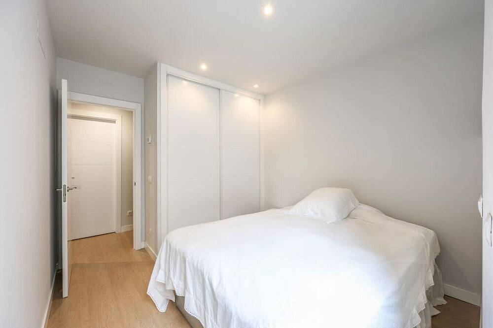 Spacious Home with Private Garden and Parking in Moncloa-Aravaca, Madrid