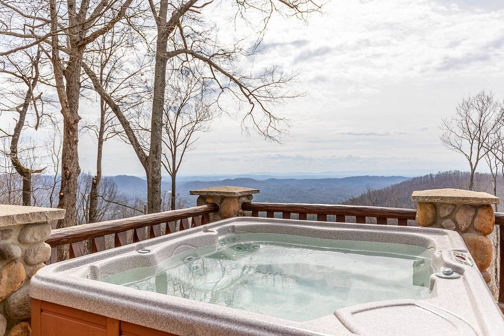 Good Day Sunshine - 4Br South of Blowing Rock with amazing views, ample privacy, and a hot tub in Caldwell County