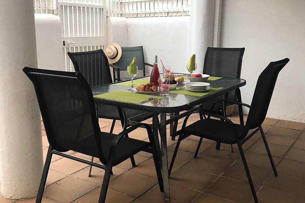 Apartamento entero, A pie de playa y restaurantes. Piscina vallada segura. in Playa La Barrosa, Chiclana de la Frontera