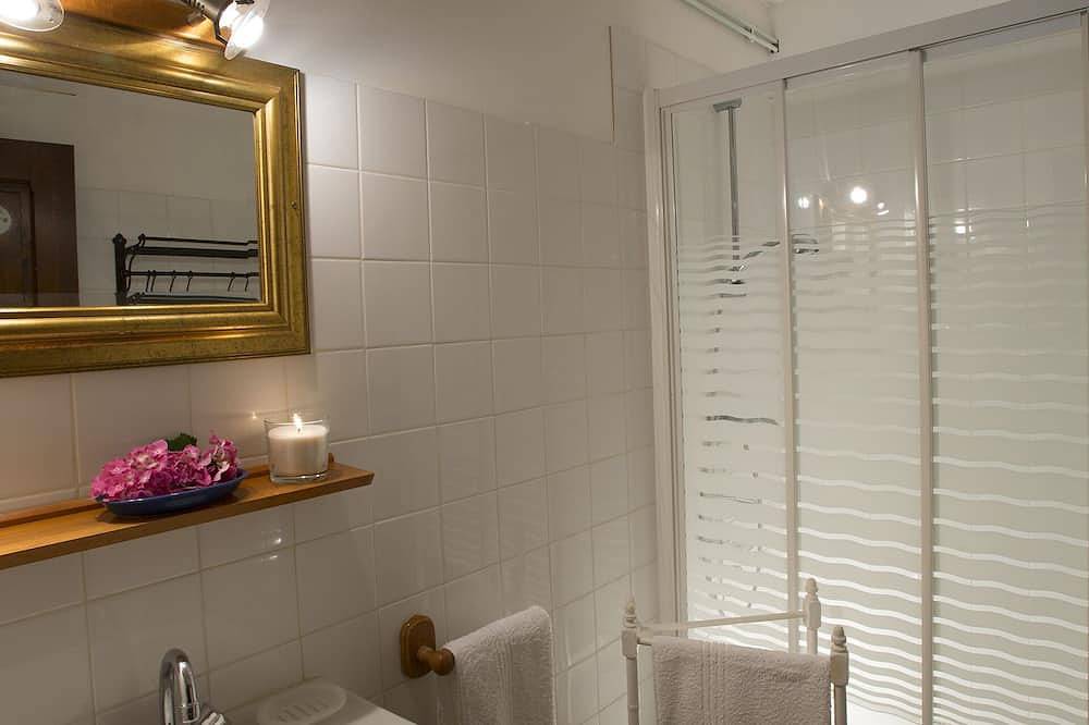 Facing a green esplanade, Lardiers cottage for 5 people in Forcalquier, Parc naturel régional du Luberon