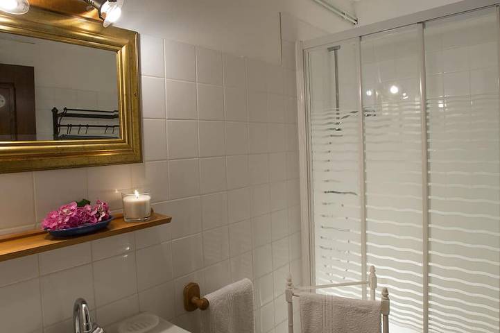 Facing a green esplanade, Lardiers cottage for 5 people in Forcalquier, Parc naturel régional du Luberon