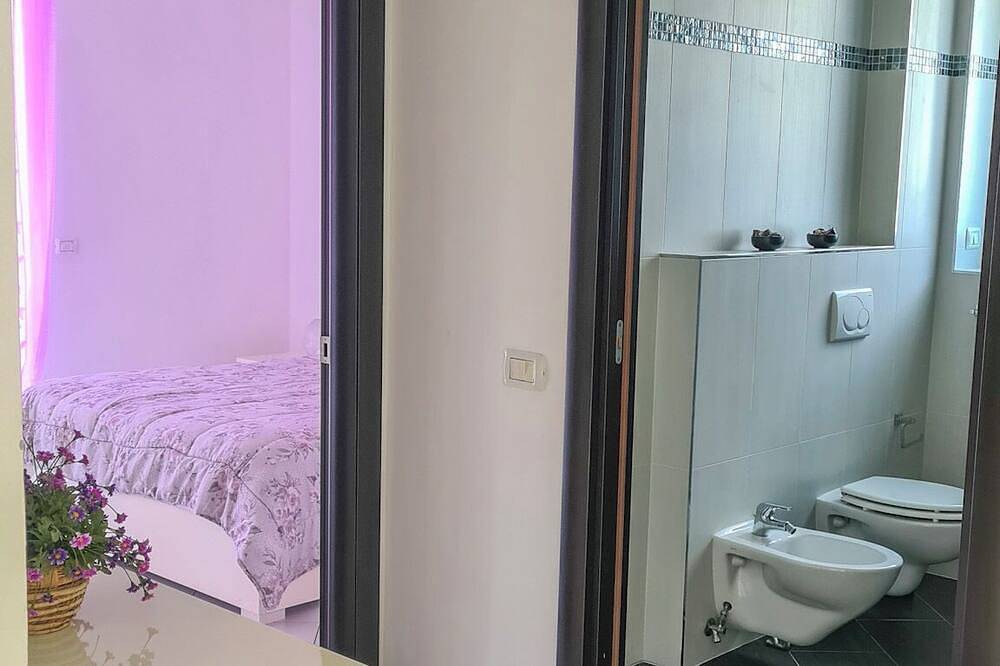 Appartement entier, Appartement de 3 chambres à seulement 100 mètres de la plage et de la promenade in Maccagno, Maccagno con Pino e Veddasca