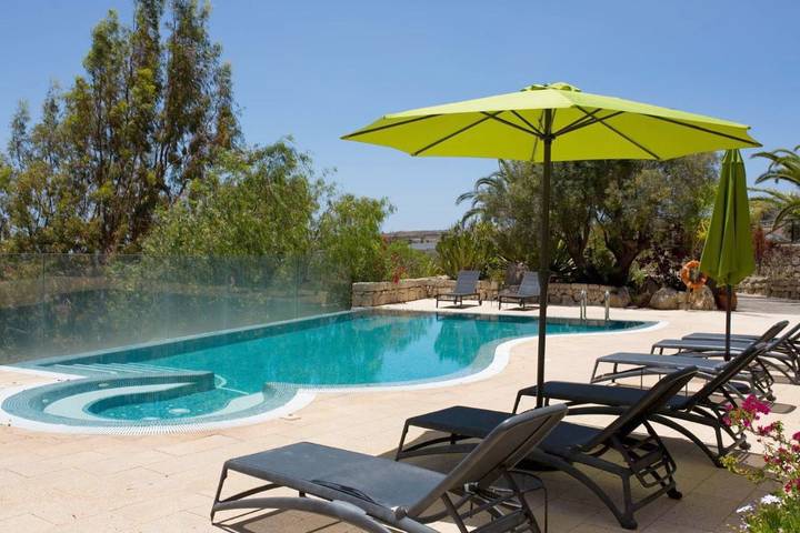 Casa rural para 6 personas, con vistas además de jardín y piscina, Familias con niños en Arico