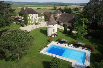 Château pour 8 personnes, avec jardin et piscine en Bourgogne-Franche-Comté