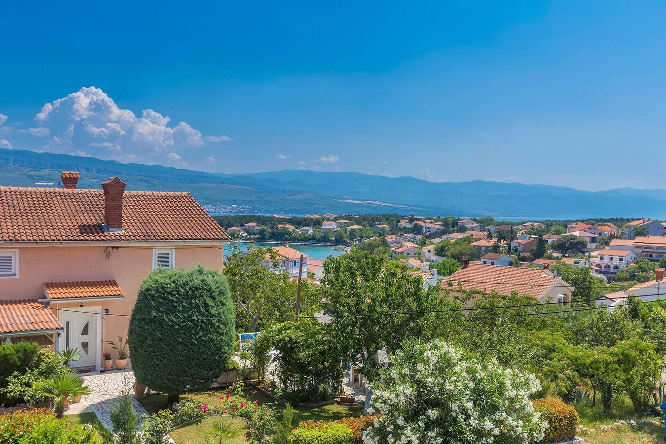 Appartement entier, Apartment Presker - sea view, modern, 280 m from sea, private terrace, Bbq in Silo (Krk), Krk