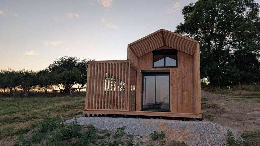 Location de vacances pour 2 personnes, avec piscine ainsi que vue et jardin à Augerolles - 3