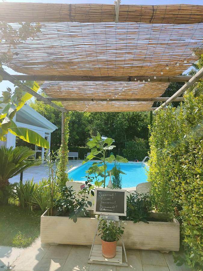 Ferienwohnung für 2 Personen, mit Ausblick und Pool sowie Garten, mit Haustier