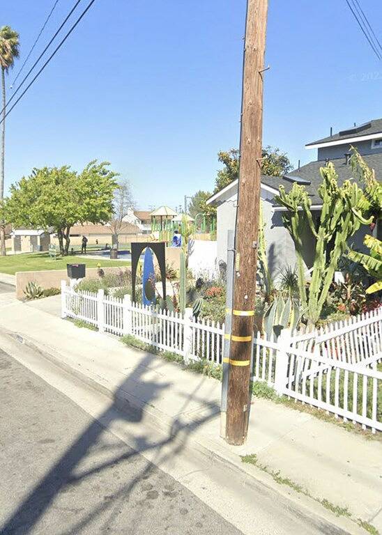 Cozy Cottage with Private Fenced Backyard Pets Welcome in Lomita, Los Angeles County