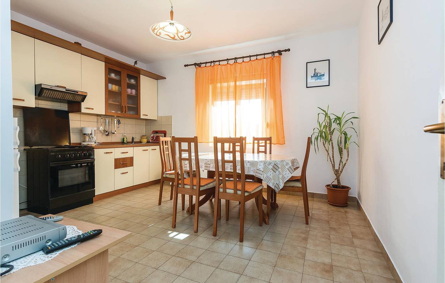 Entire holiday apartment, Cozy 1-Bed Apartment with Terrace, Kitchen, and 1km to Beach in Vir