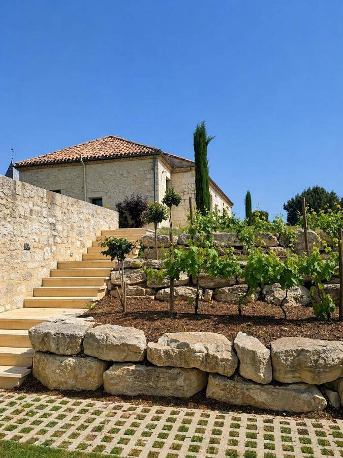 Location de vacances pour 6 personnes, avec jardin ainsi que jacuzzi et piscine à Eynesse - 3