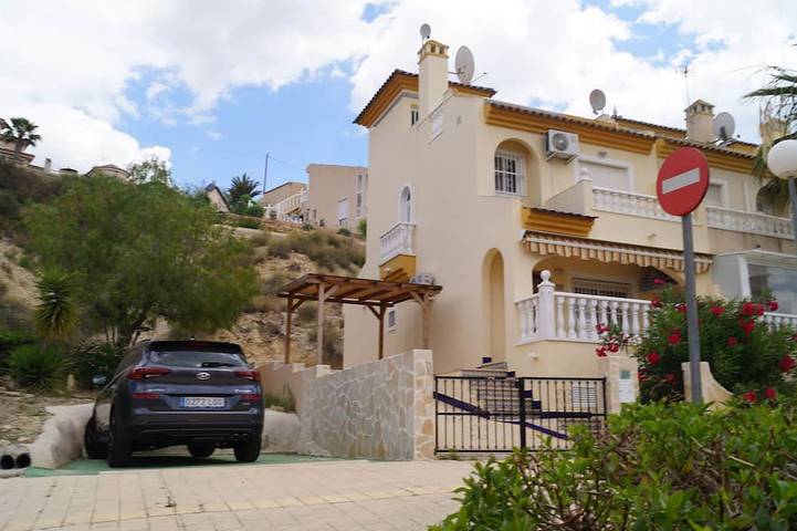 Ferienhaus für 4 Personen, mit Balkon und Garten sowie Pool in Rojales