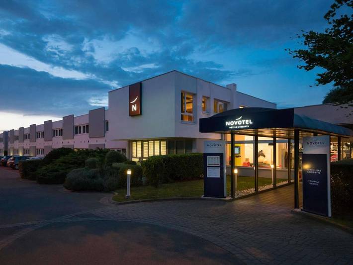 Hôtel pour 4 personnes, avec Terrasse ainsi que Jardin et Piscine