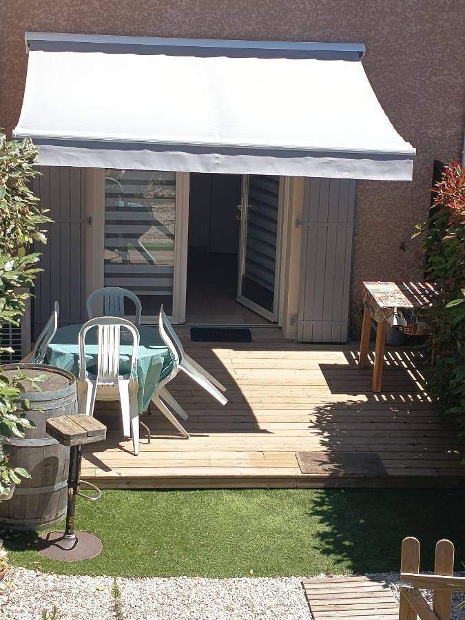 Location de vacances pour 4 personnes, avec jardin ainsi que piscine et vue à Calvisson - 2