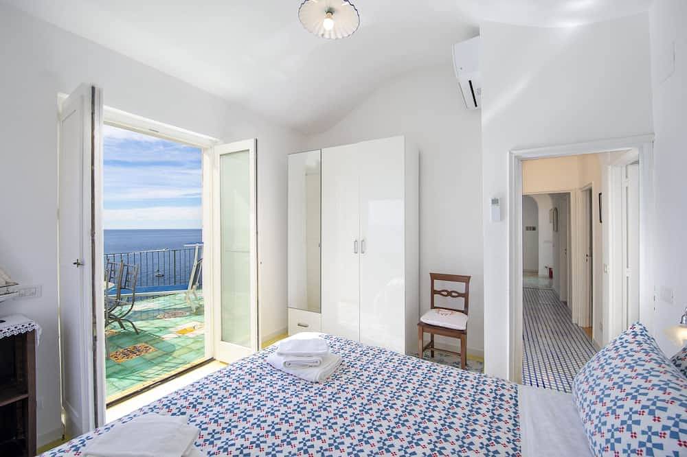 Auf dem Meer gesegnet Villa direkt. in Furore, Amalfiküste