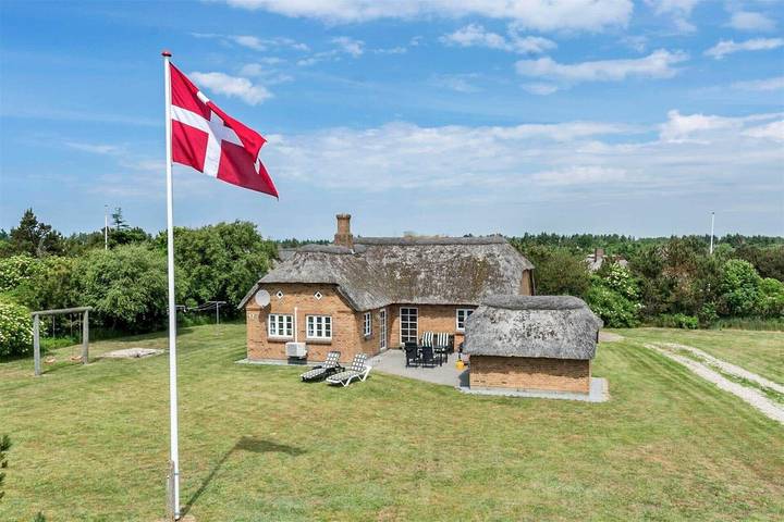 Ferienhaus für 4 Personen, mit Sauna und Terrasse sowie Whirlpool in Vedersø Klit