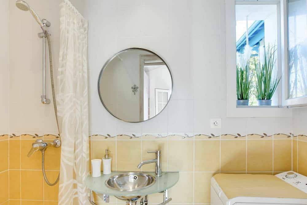 Entire apartment, Beautiful apartment for 2 guests with Wifi, A/C, Tv, terrace and parking in Guéthary, Bayonne region