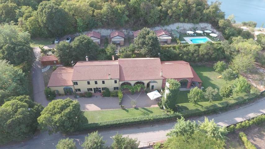 Agriturismo per 4 persone, con Terrazza e Giardino nonché Piscina e Panorama in Colli Euganei