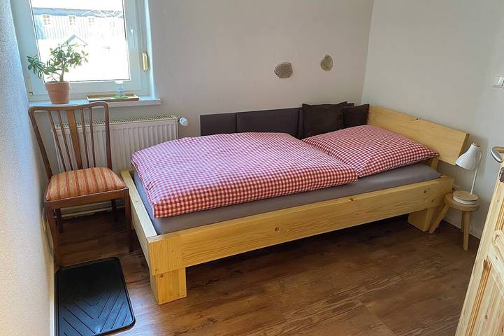 Ganze Wohnung, Einzelzimmer mit Bad und Gemeinschaftsküche im Hofgohlis in Cossebaude, Dresden