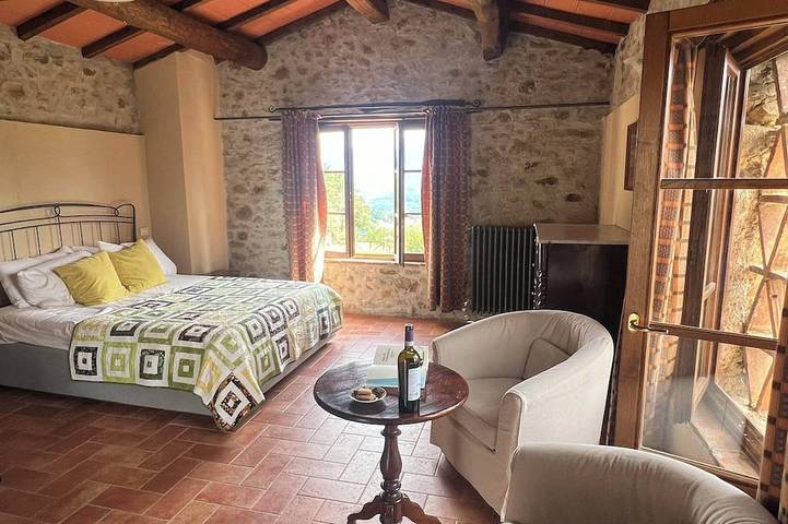 Converted Barn in Garfagnana with views of Apuan Alps in Barga, Parco Regionale delle Alpi Apuane