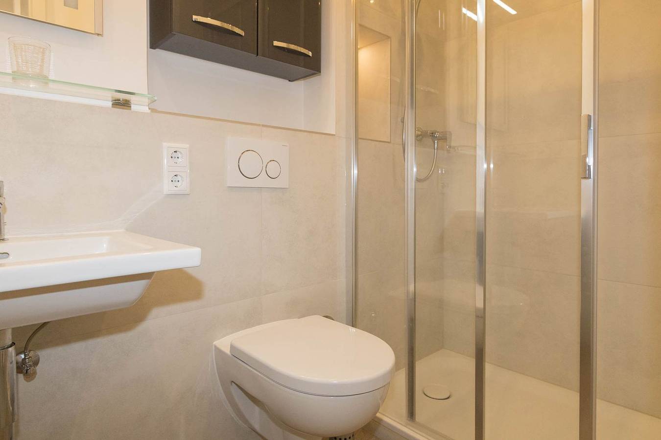 Ganze Wohnung, Diese Ferienwohnung verfügt über 3 Schlafzimmer....Schwimmbad / Sauna im Haus in Hörnum, Sylt