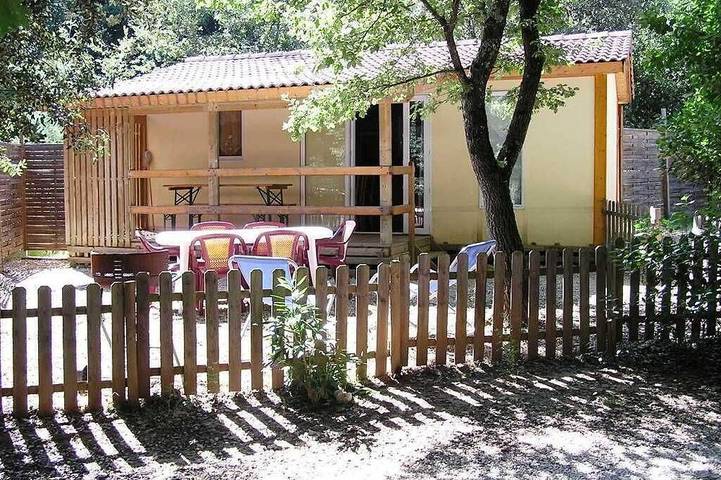 Gîte pour 7 personnes, avec terrasse ainsi que piscine et jardin à Vers-Pont-du-Gard