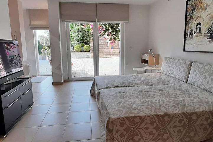 Luxusvilla mit privatem Pool an der Costa Brava in Palau-saverdera, Oberampurien