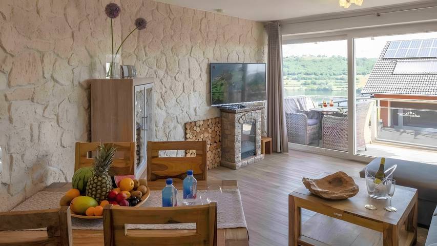 Ferienwohnung für 4 Personen, mit Balkon und Whirlpool sowie Garten und Sauna in der Vulkaneifel