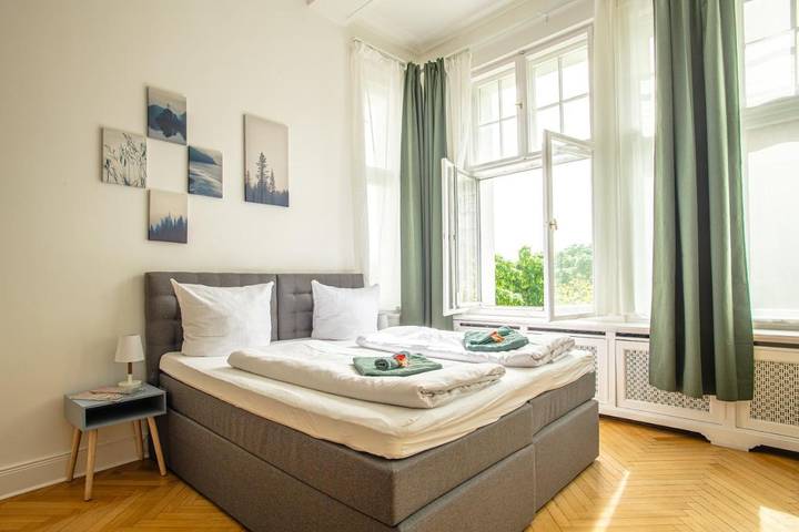 Ferienwohnung für 10 Personen, mit Balkon und Ausblick in Charlottenburg Berlin - 2
