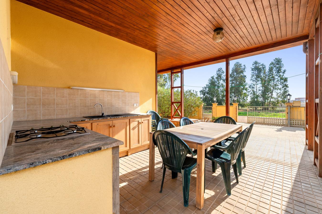 Chalet 'La Casa De Clara Y Roger' with Shared Terrace, Balcony and Wi-Fi in Sant Jaume d'Enveja, Ebro Delta